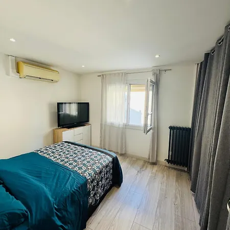 Large F3, Beach, Center Антіб